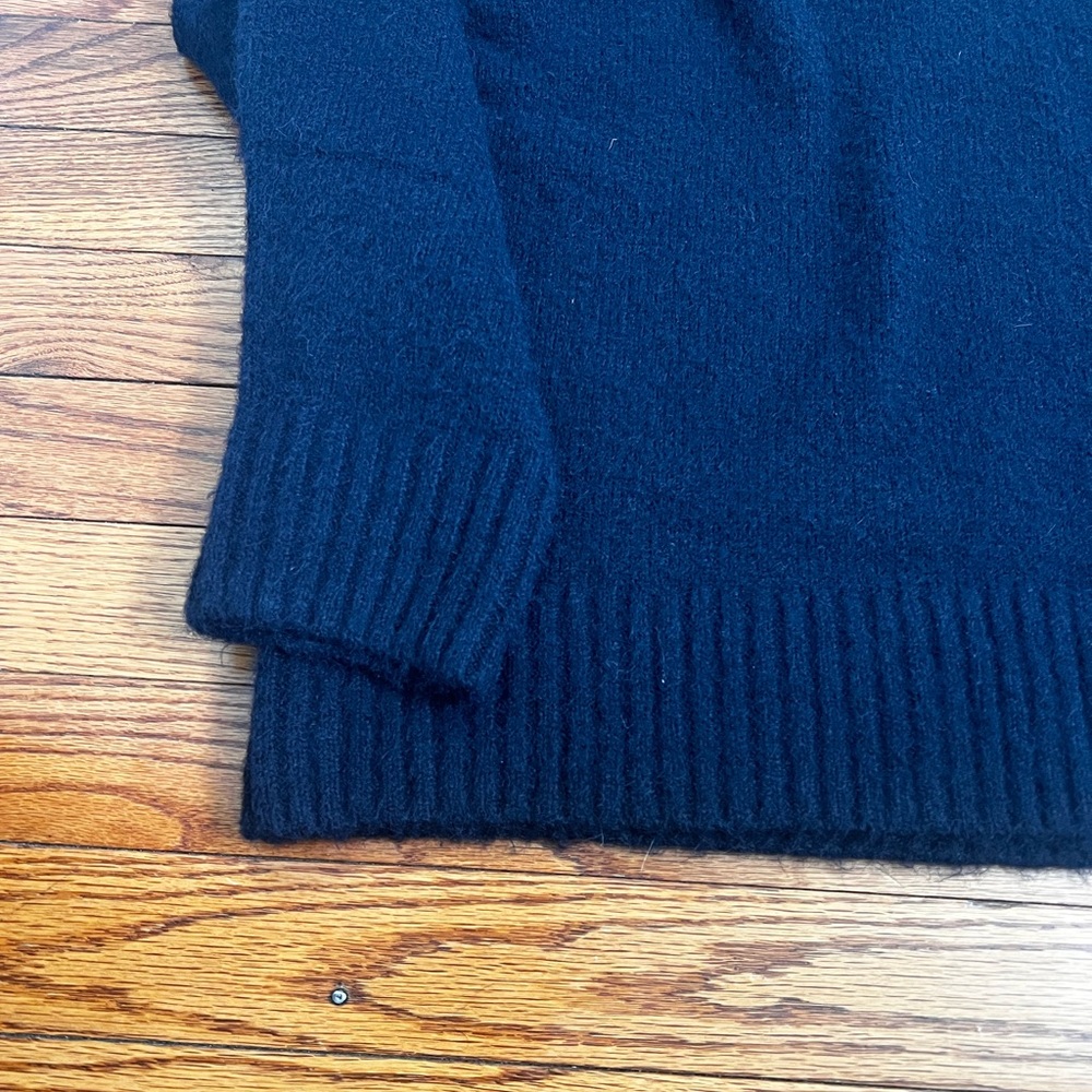 Abercrombie Sweater - Picture 4 of 4